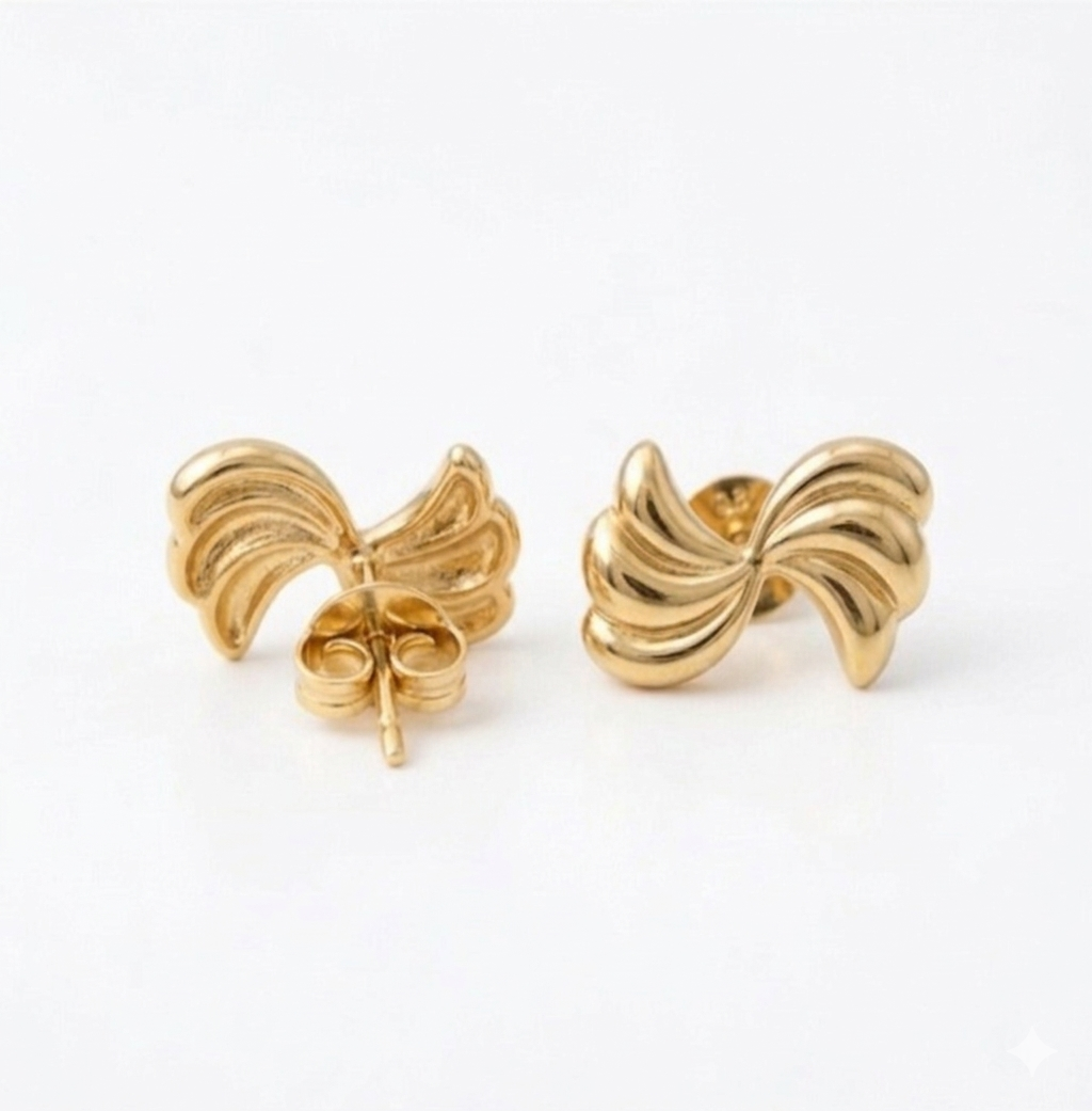 18K Solid Gold Ribbed Fan Stud Earrings – Minimalist Luxury