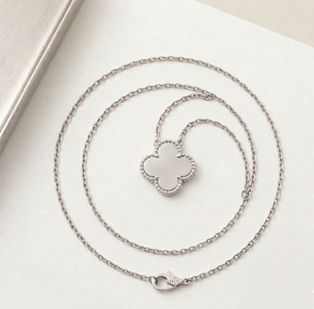 18k White Gold Mother of Pearl Clover Necklace